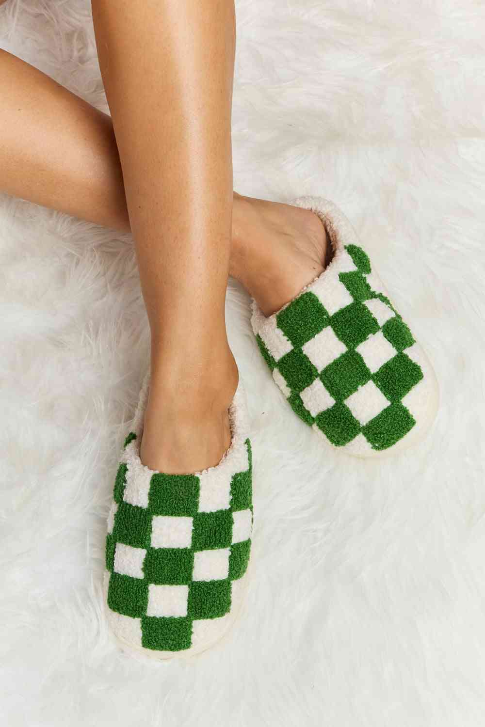 Checkered Print Plush Slide Slippers - TheMcMillionairesCollection